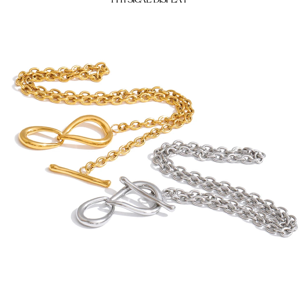 Geometric necklace in gold-plated stainless steel.
