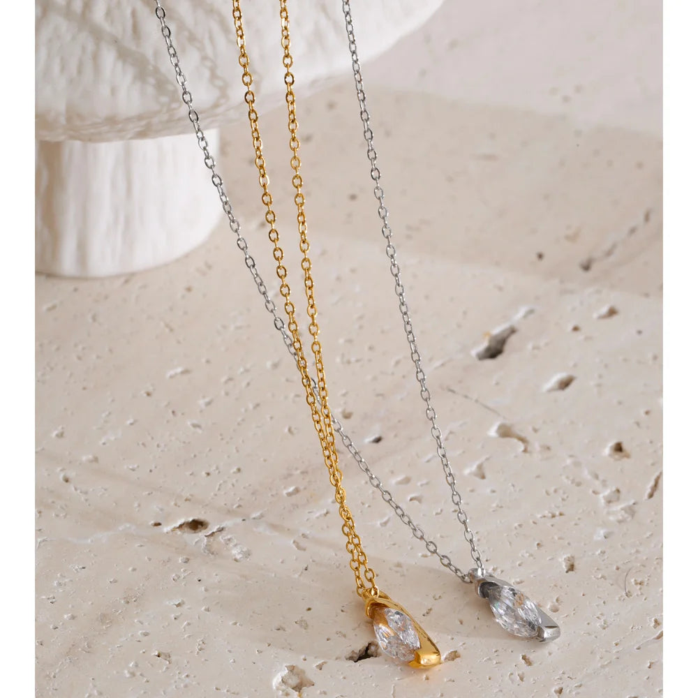 Cubic zirconia geometric necklace in gold-plated stainless steel with cubic zirconia.