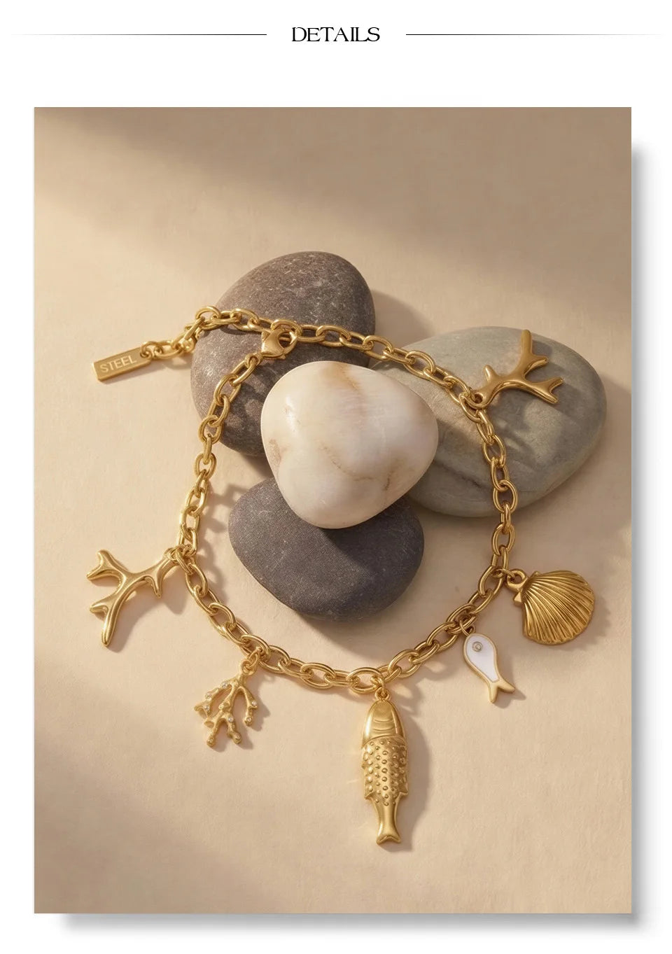 Shell geometric chain necklace in gold-plated stainless steel with shell.