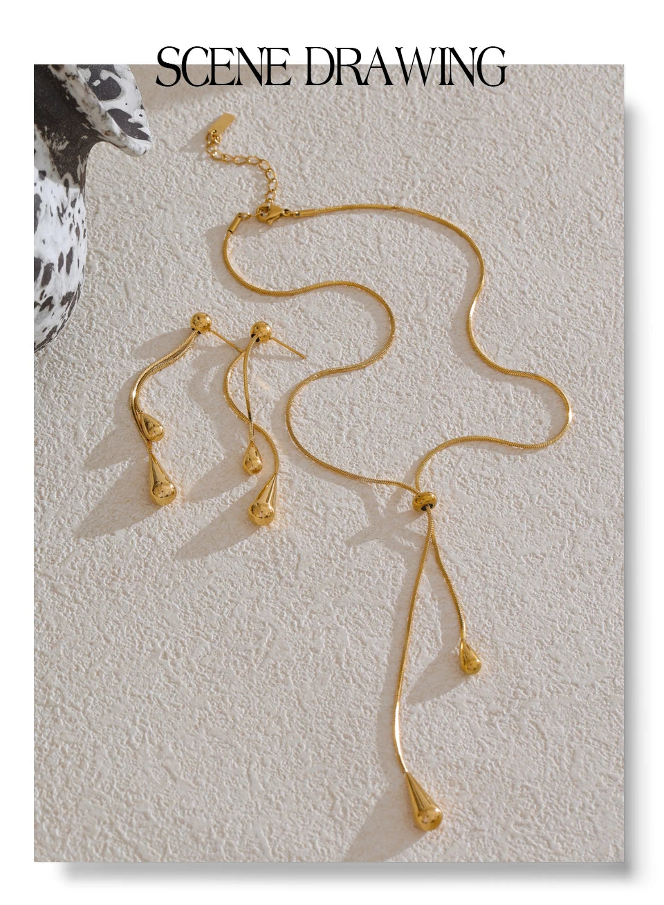 Geometric chain earrings in gold-plated stainless steel.