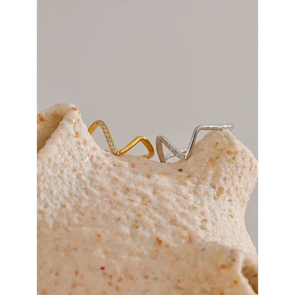 Cubic zirconia geometric ring in 18K gold-plated stainless steel with cubic zirconia.