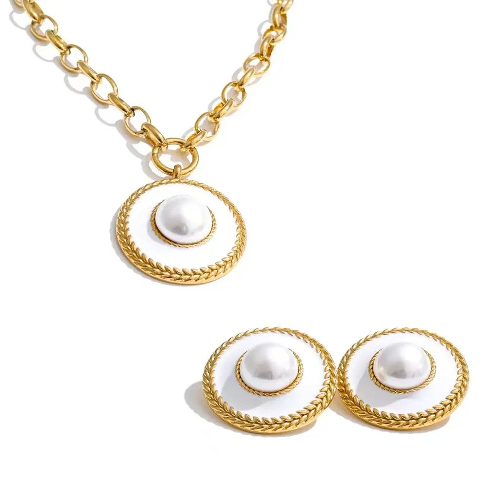 Pearl coin geometric earrings in gold-plated stainless steel with pearl.