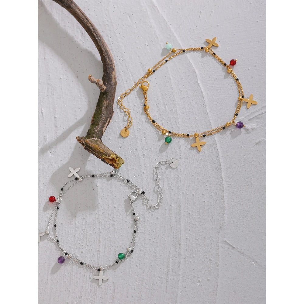 Natural stone flower beaded necklace in gold-plated stainless steel with natural stone.