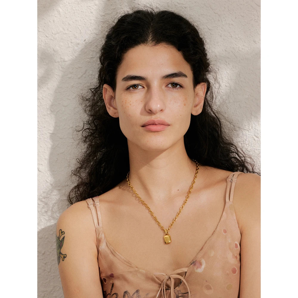 Geometric necklace in gold-plated stainless steel.