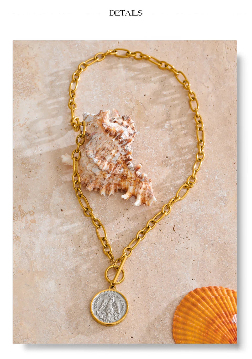 Geometric necklace in gold-plated stainless steel.