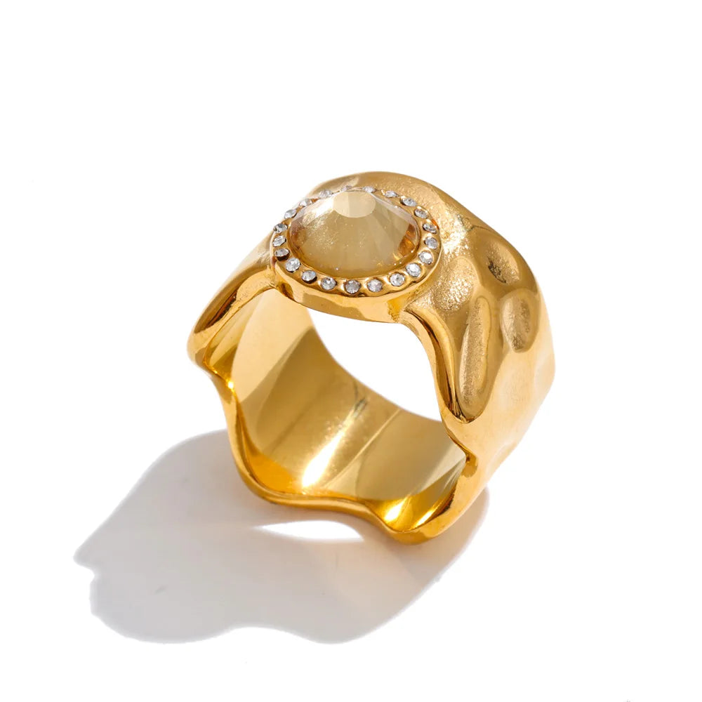 Cubic zirconia geometric ring in 18K gold-plated stainless steel with cubic zirconia.