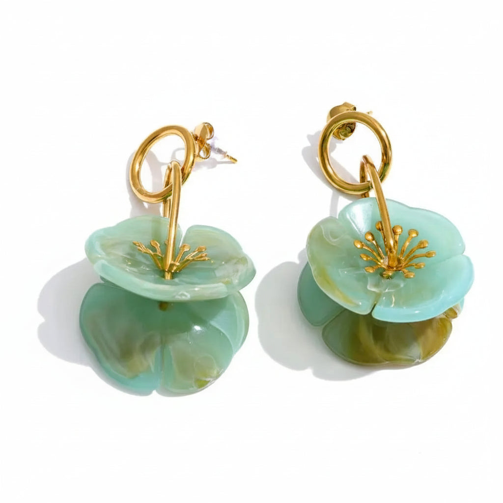 Earrings made of gold-plated stainless steel with resin and acrylic.