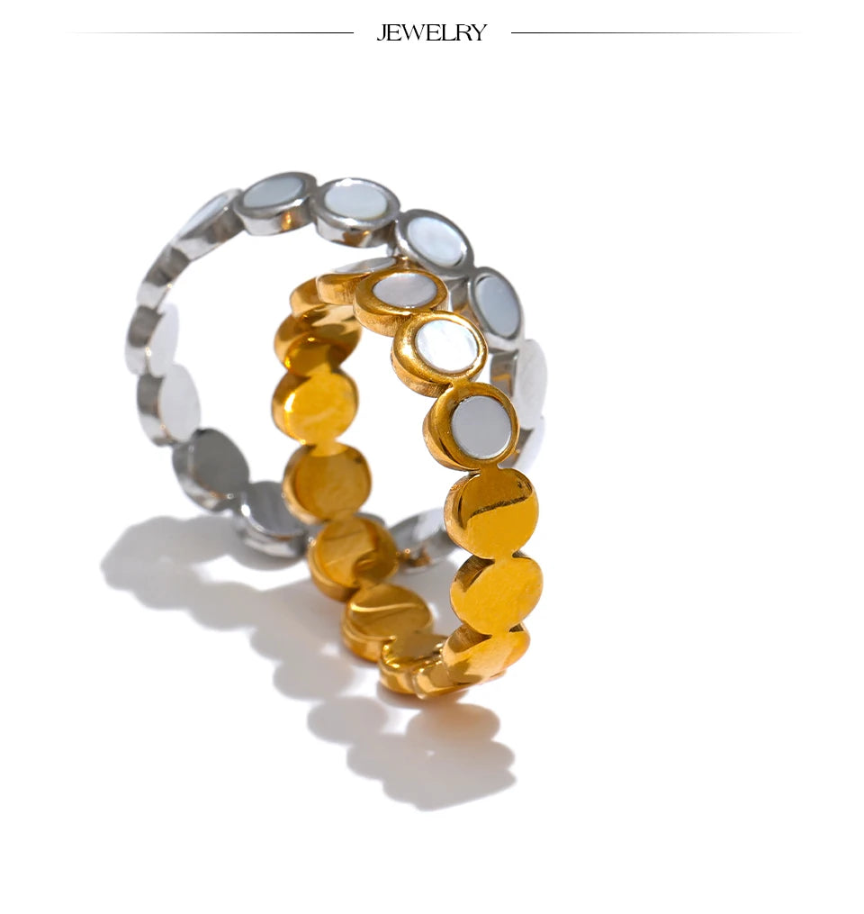 Shell geometric ring in 18K gold-plated stainless steel with shell.