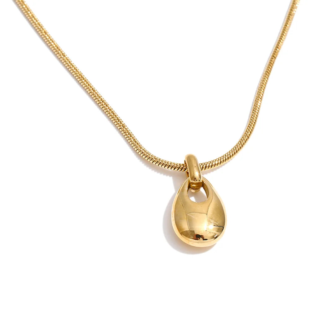 Geometric necklace in gold-plated stainless steel.