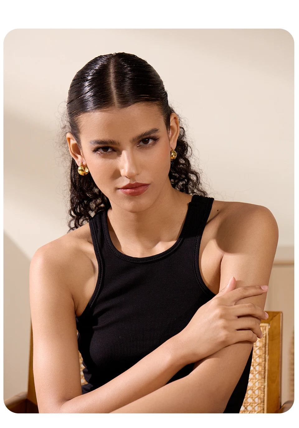 Geometric earrings in gold-plated stainless steel.