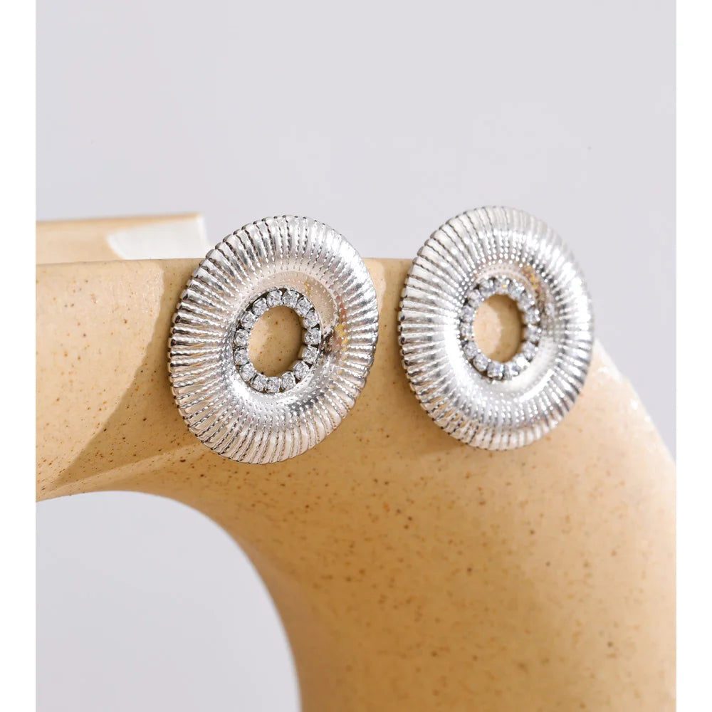 Cubic zirconia geometric earrings in gold-plated stainless steel with cubic zirconia.