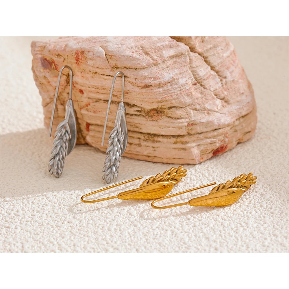 Geometric earrings in gold-plated 316L stainless steel.