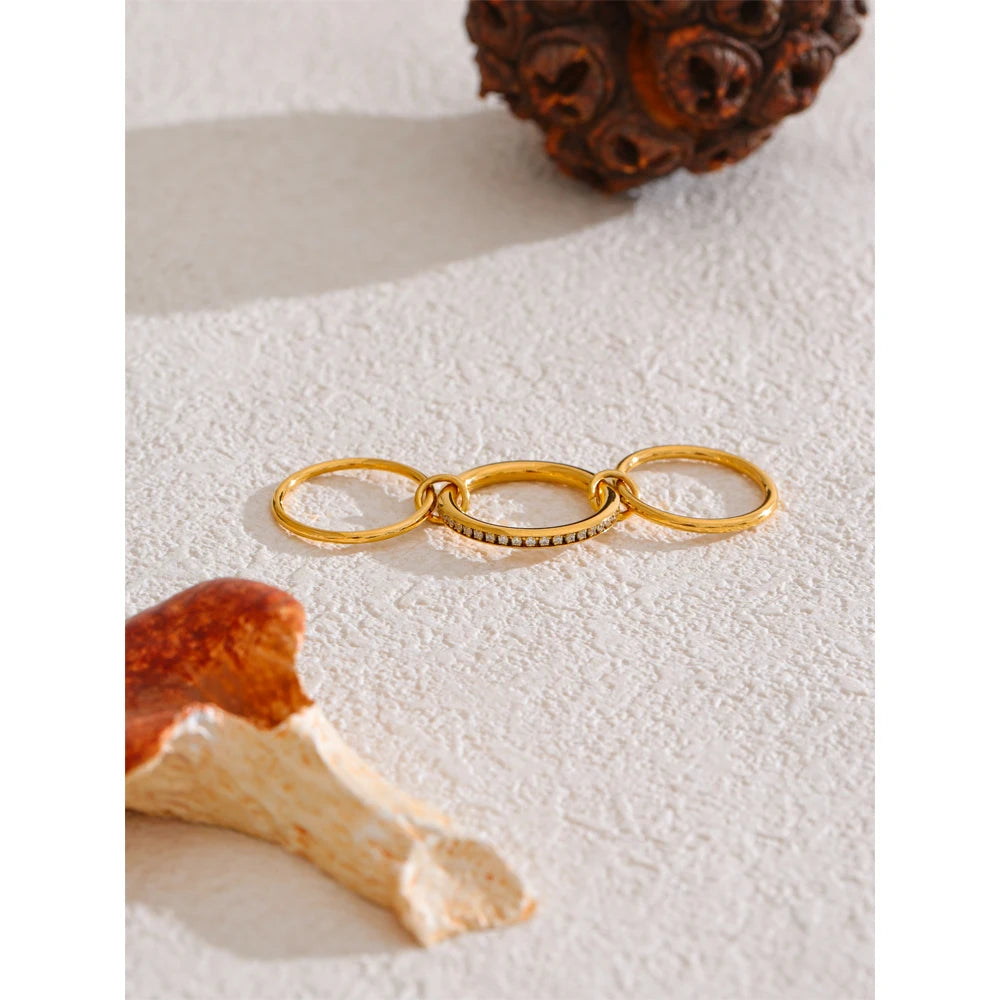 Cubic zirconia geometric layered ring in 18K gold-plated stainless steel with cubic zirconia.