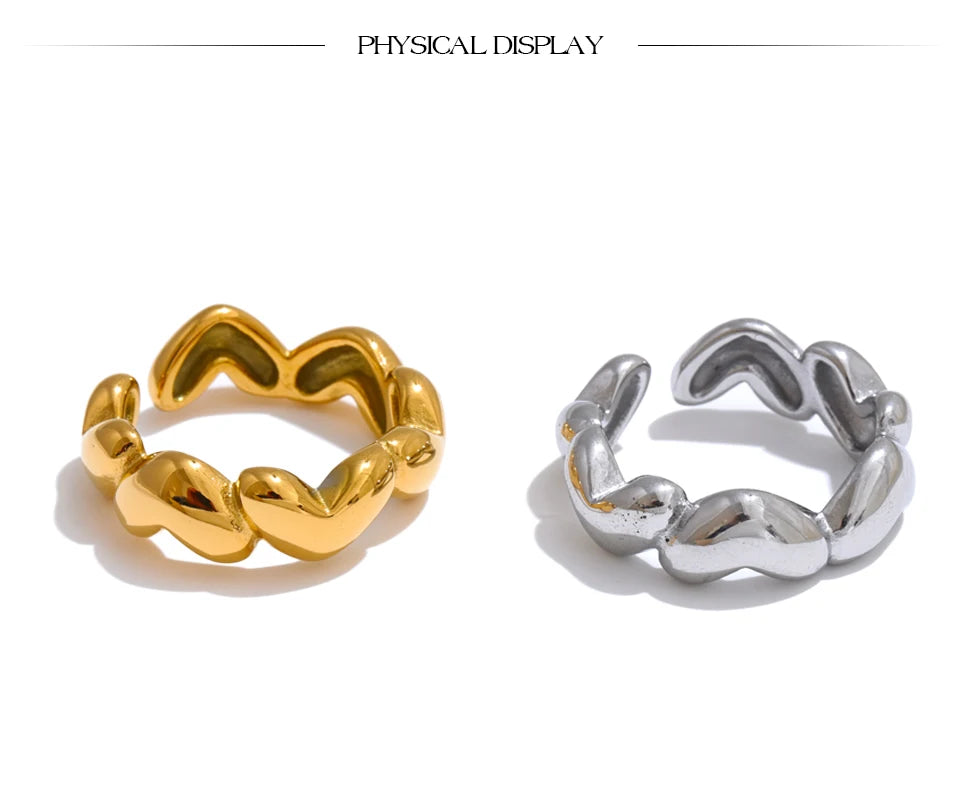 Heart geometric ring in 18K gold-plated stainless steel.