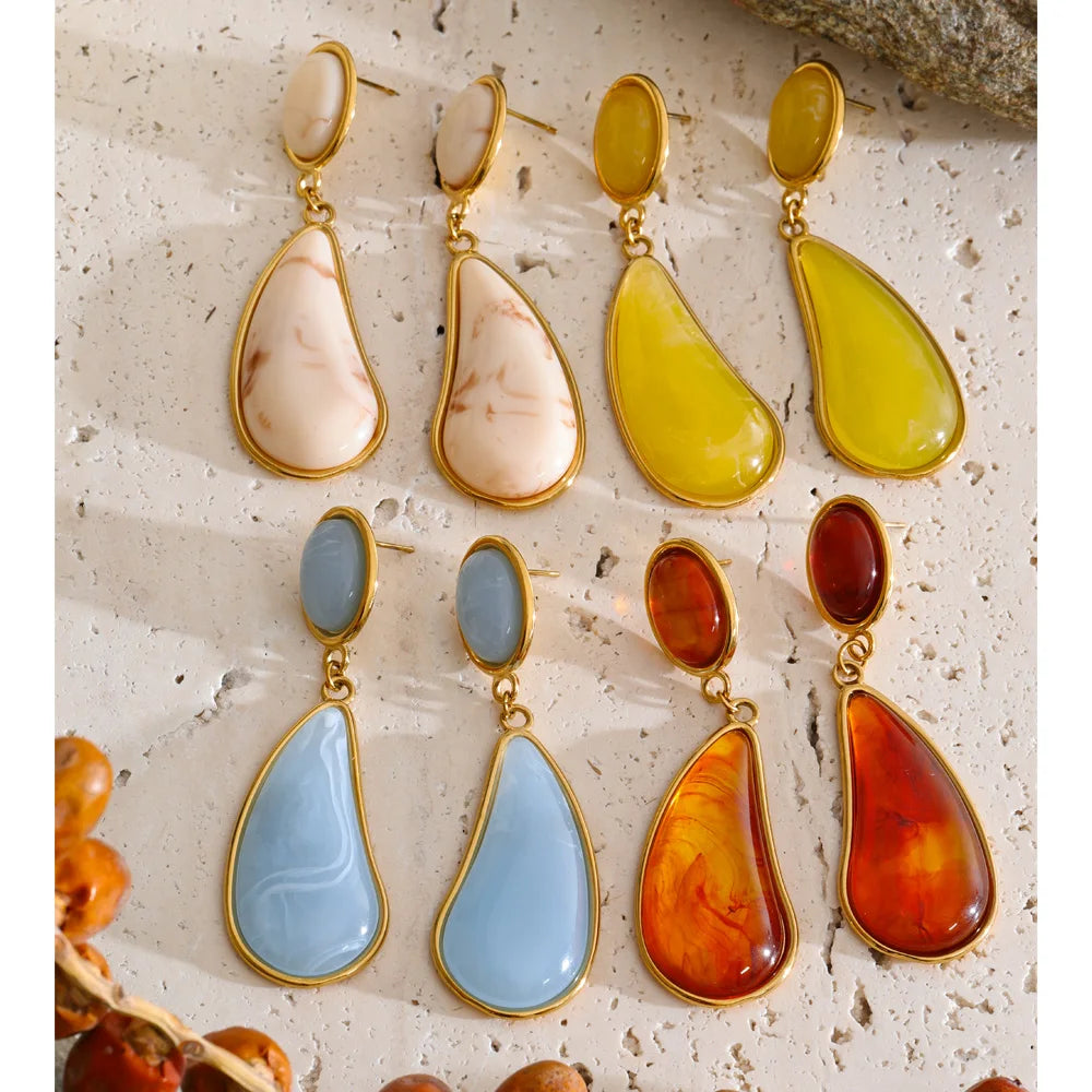 Resin acrylic geometric earrings in gold-plated stainless steel with resin and acrylic.