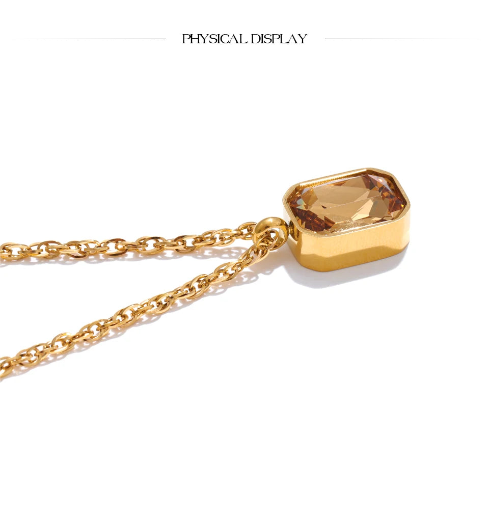 Cubic zirconia geometric necklace in gold-plated stainless steel with cubic zirconia.
