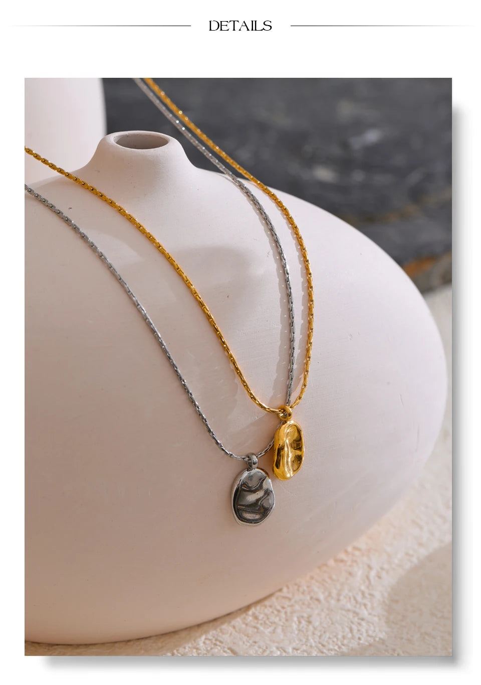 Hammered minimalist geometric necklace in gold-plated stainless steel.