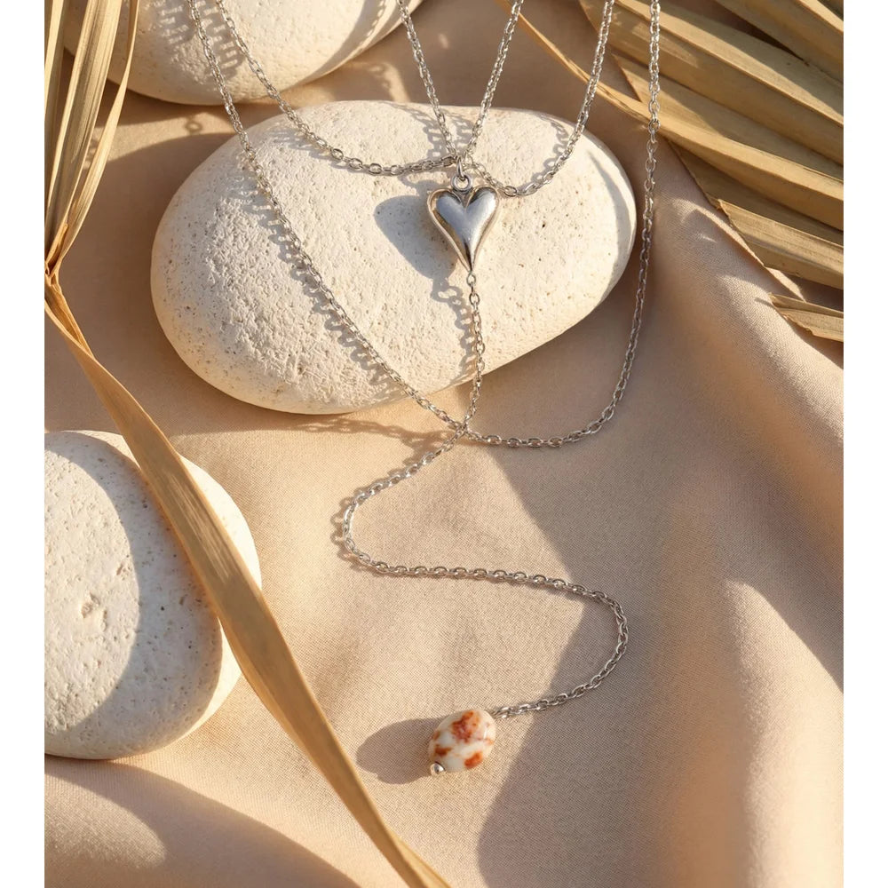Natural stone heart chain necklace in gold-plated stainless steel with natural stone.