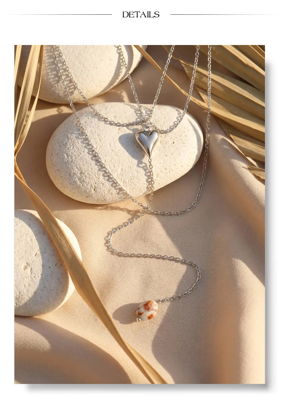Natural stone heart chain necklace in gold-plated stainless steel with natural stone.