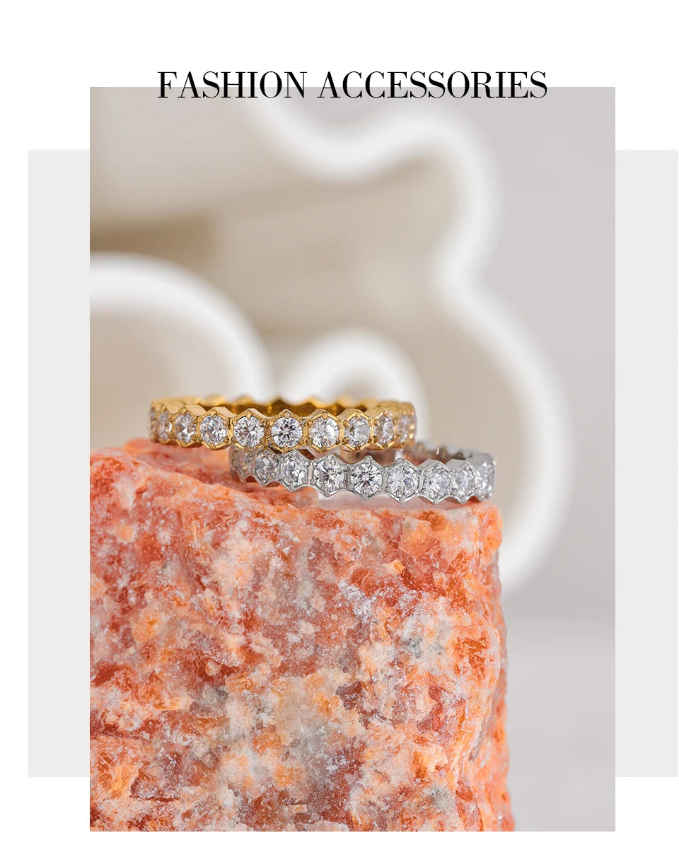 White cubic zirconia geometric ring in gold-plated stainless steel with cubic zirconia.