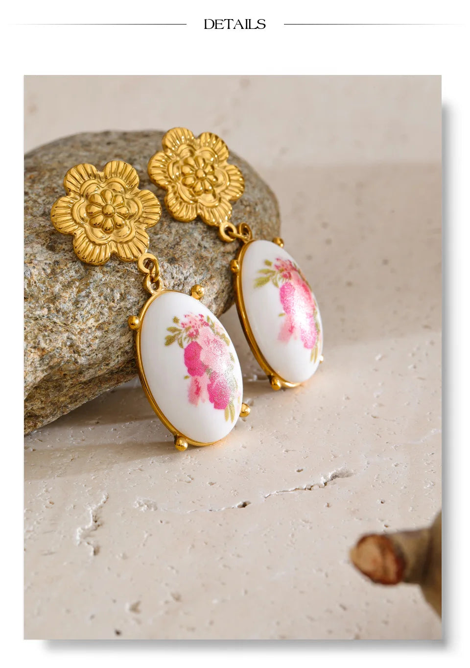 Resin flower earrings in gold-plated stainless steel with resin.