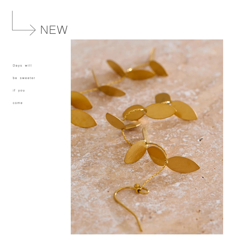 Vintage geometric earrings in gold-plated stainless steel.