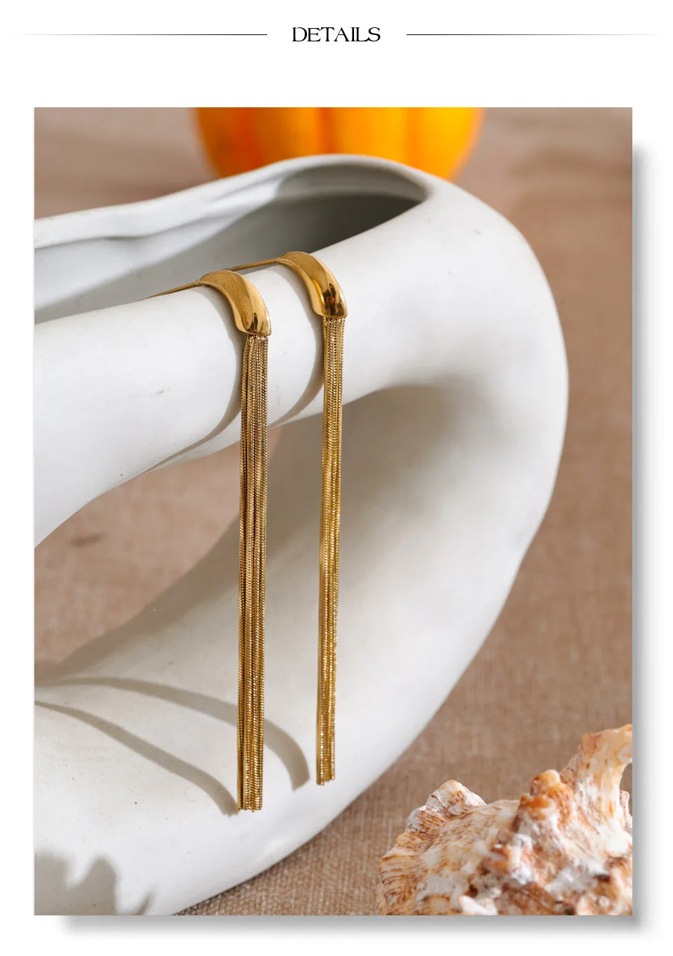 Geometric chain earrings in gold-plated stainless steel.