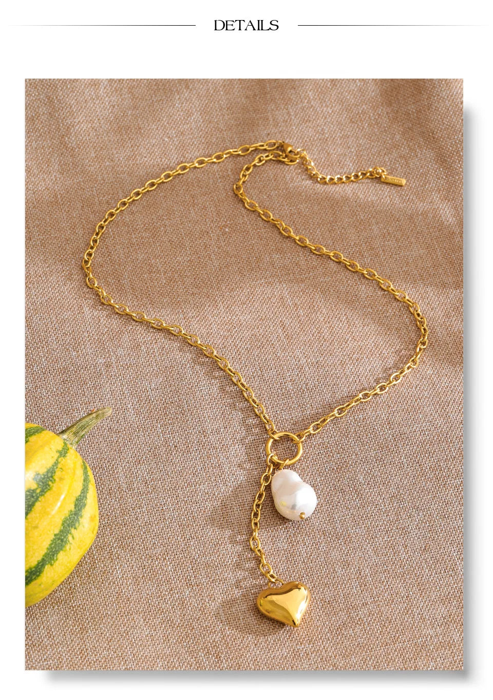 Pearl heart geometric necklace in gold-plated stainless steel with pearl.
