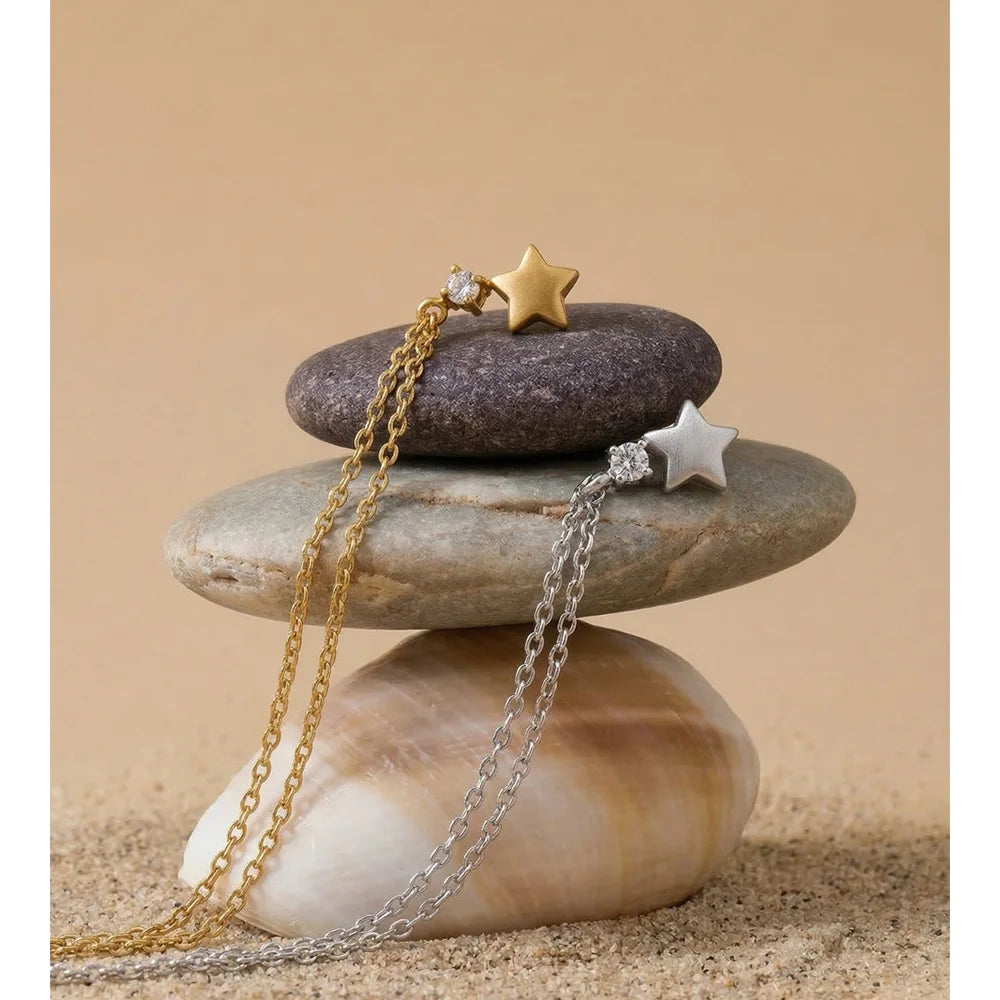 Cubic zirconia star necklace in gold-plated stainless steel with cubic zirconia.