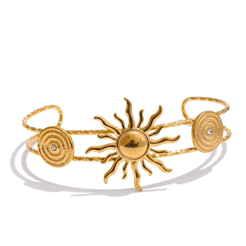 Shell star sun bracelet in gold-plated stainless steel with shell.