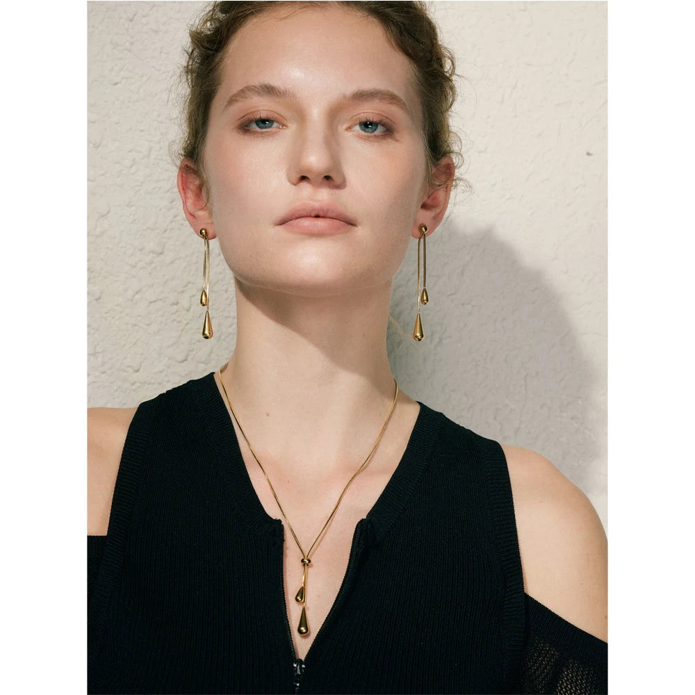Geometric chain earrings in gold-plated stainless steel.