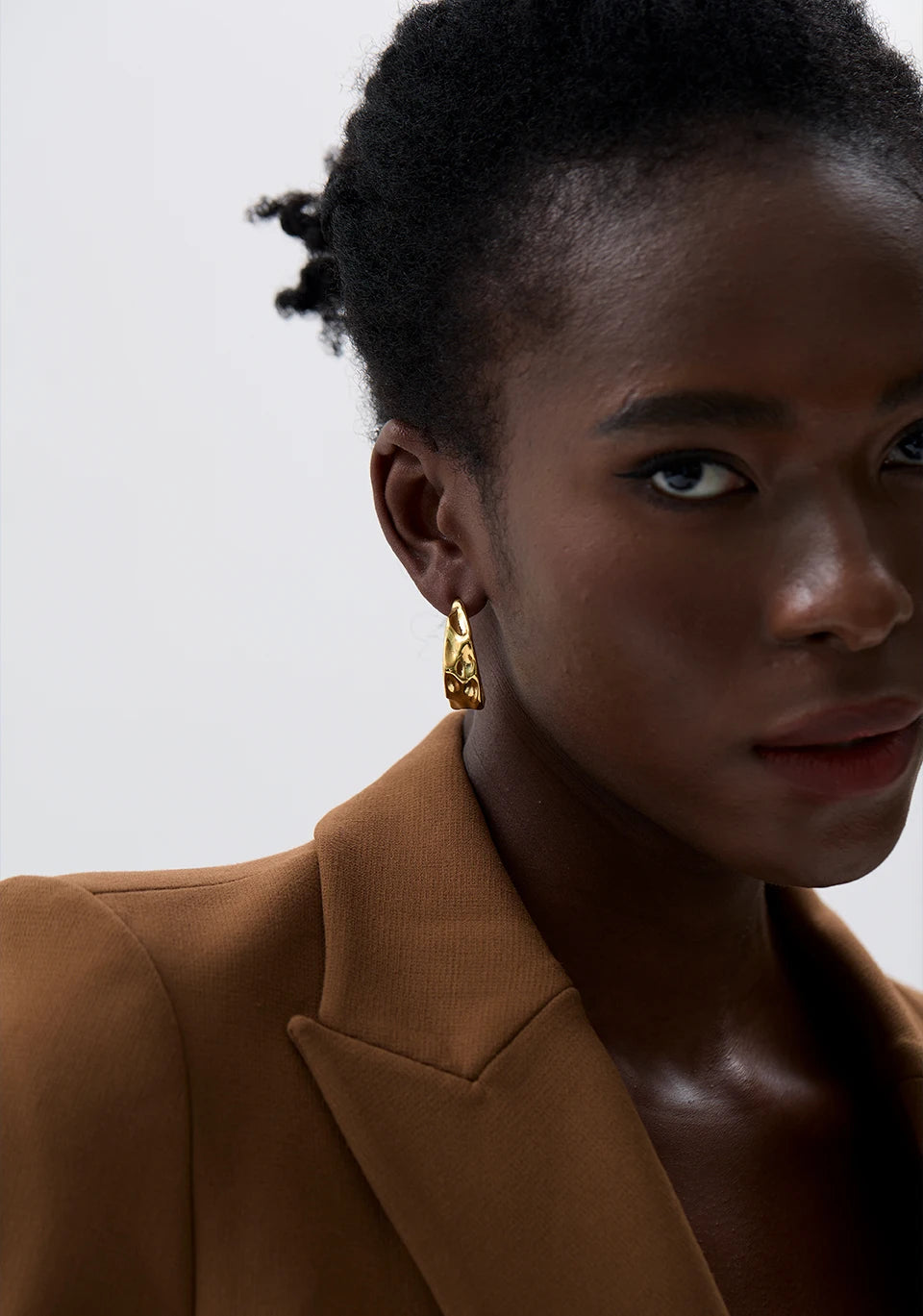 Geometric earrings in gold-plated 316L stainless steel.