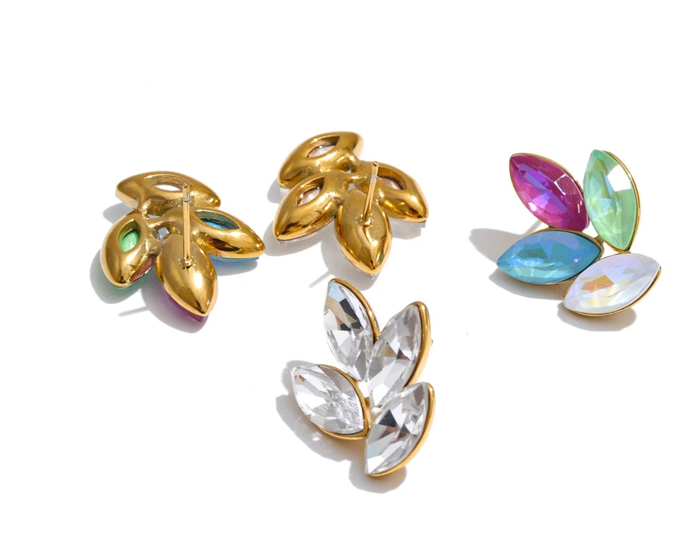 White crystal flower earrings in gold-plated stainless steel with crystal.