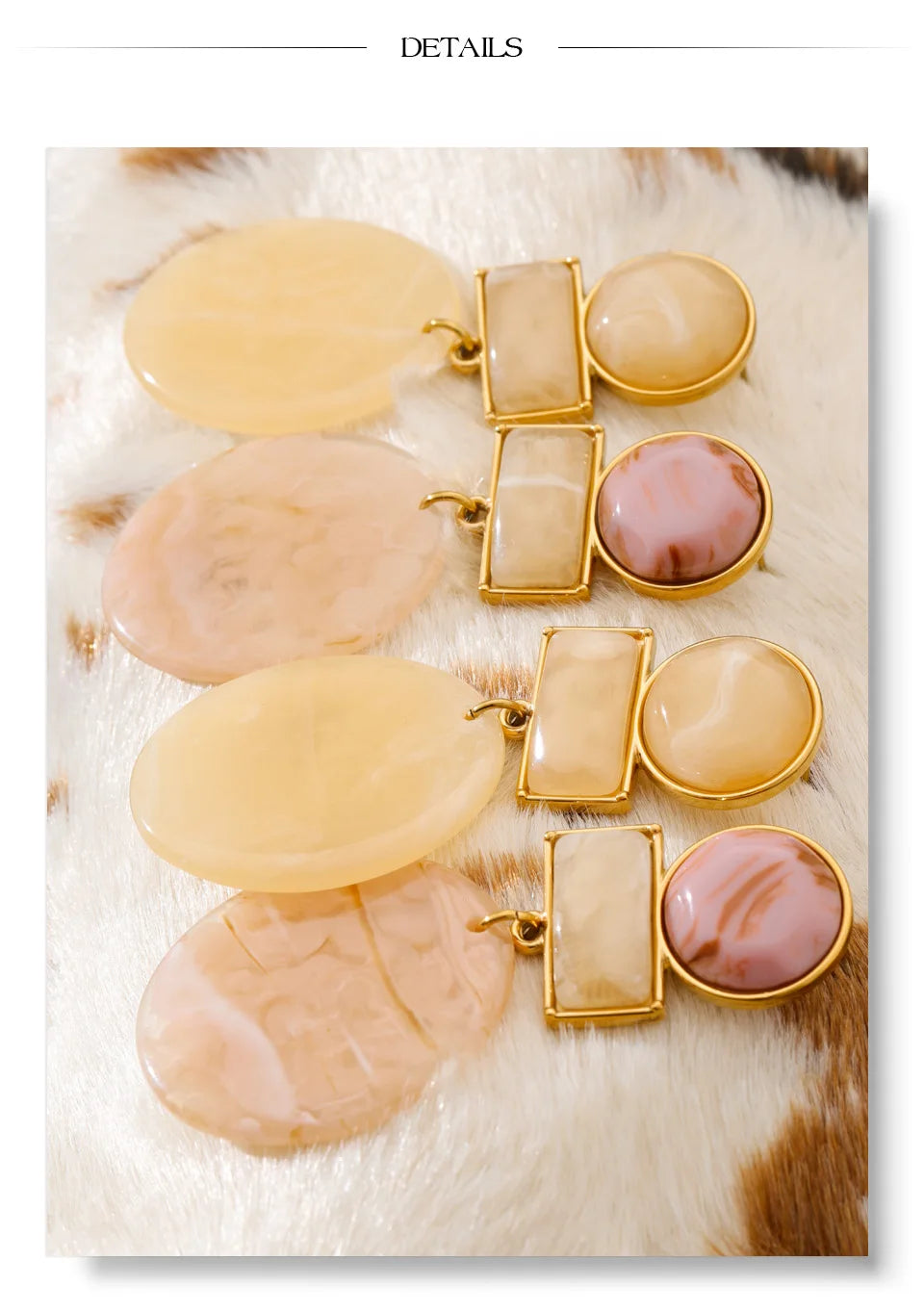 Resin geometric earrings in gold-plated stainless steel with resin.