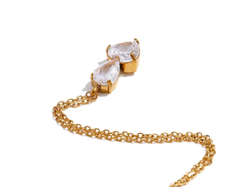 Cubic zirconia geometric necklace in gold-plated stainless steel with cubic zirconia.