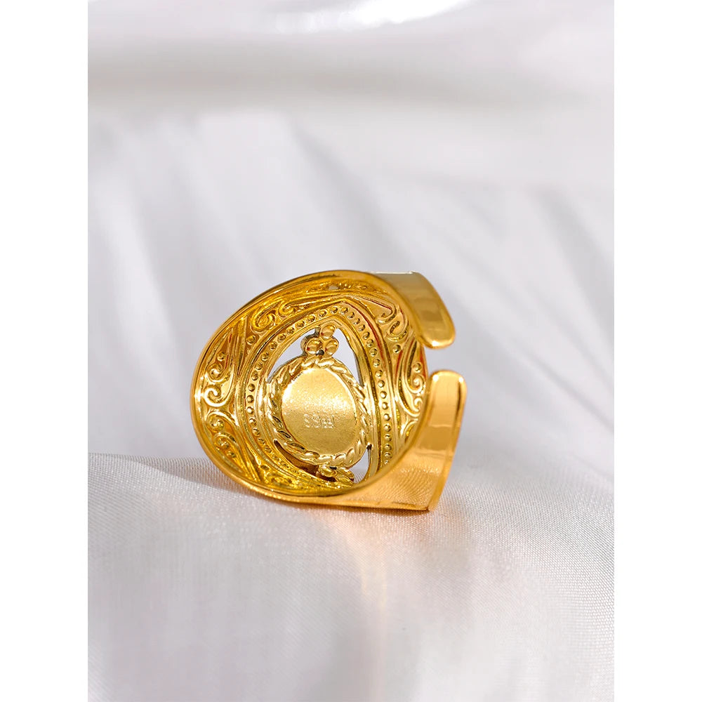 Red natural stone vintage ring in gold-plated stainless steel with natural stone.