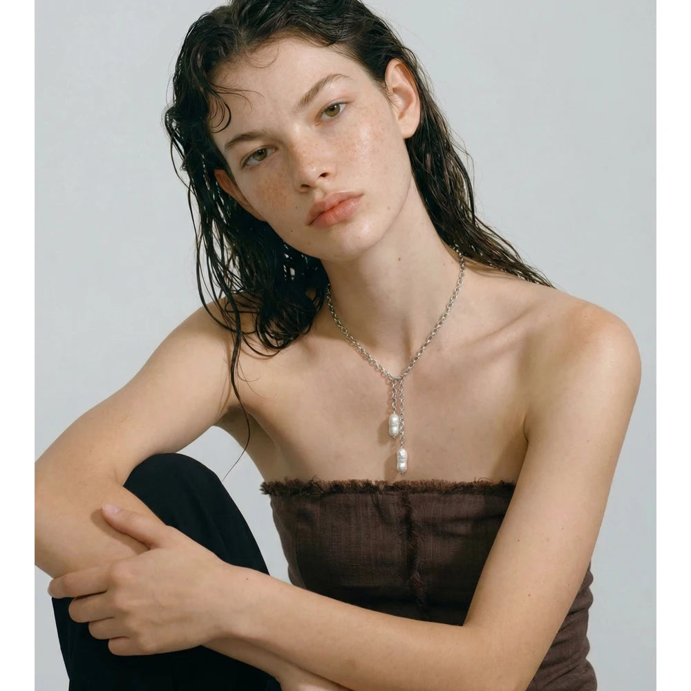 Pearl geometric chain necklace in gold-plated stainless steel with pearl.