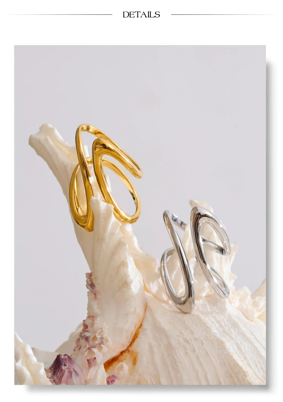 Minimalist geometric ring in gold-plated stainless steel.