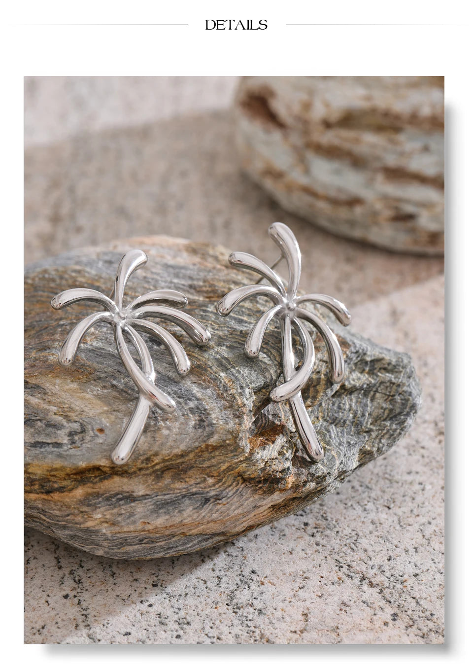 Geometric earrings in gold-plated stainless steel.
