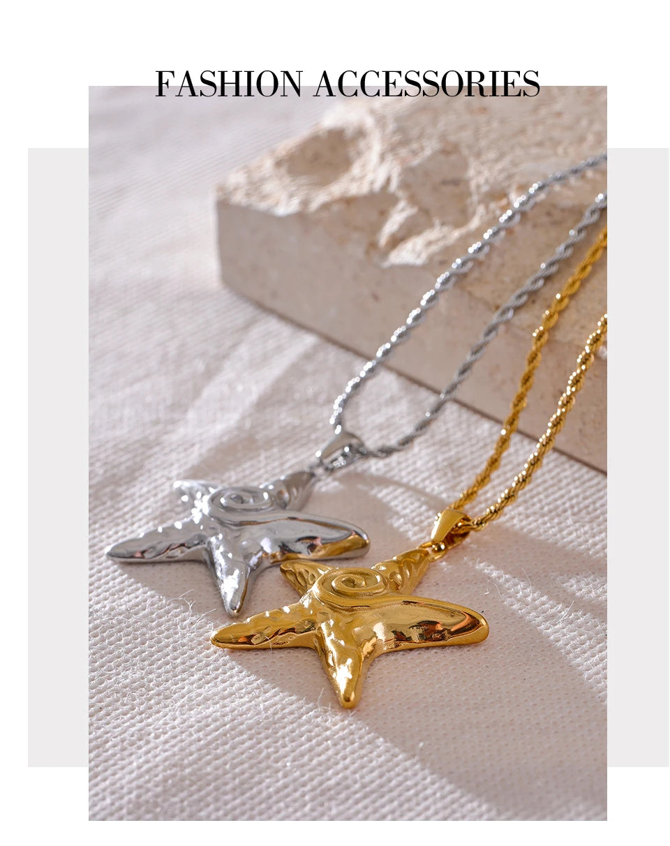 Star necklace in gold-plated 316L stainless steel.