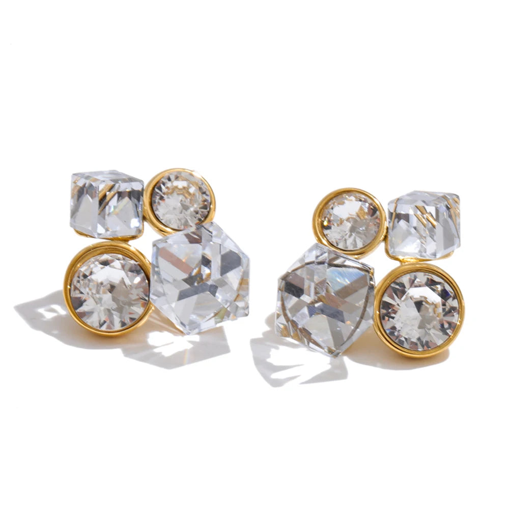 White crystal geometric earrings in gold-plated stainless steel with crystal.