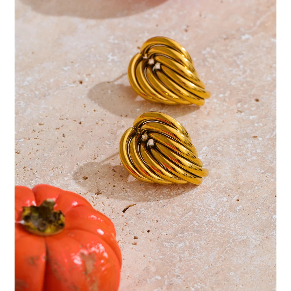 Geometric earrings in gold-plated stainless steel.