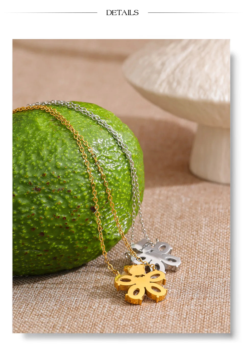 Cubic zirconia flower necklace in gold-plated stainless steel with cubic zirconia.
