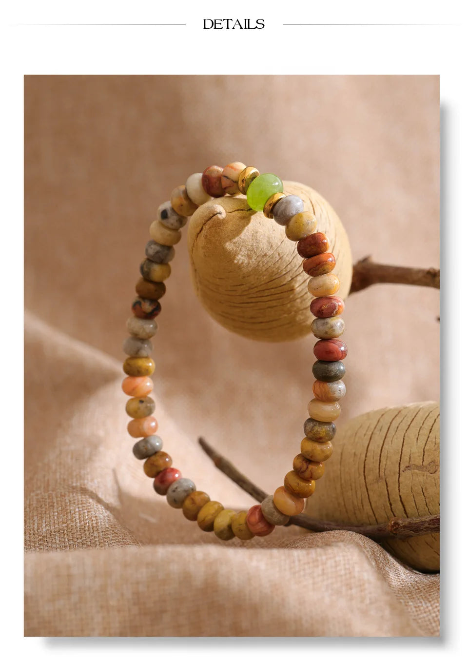 Natural stone beaded geometric necklace in gold-plated stainless steel with natural stone.