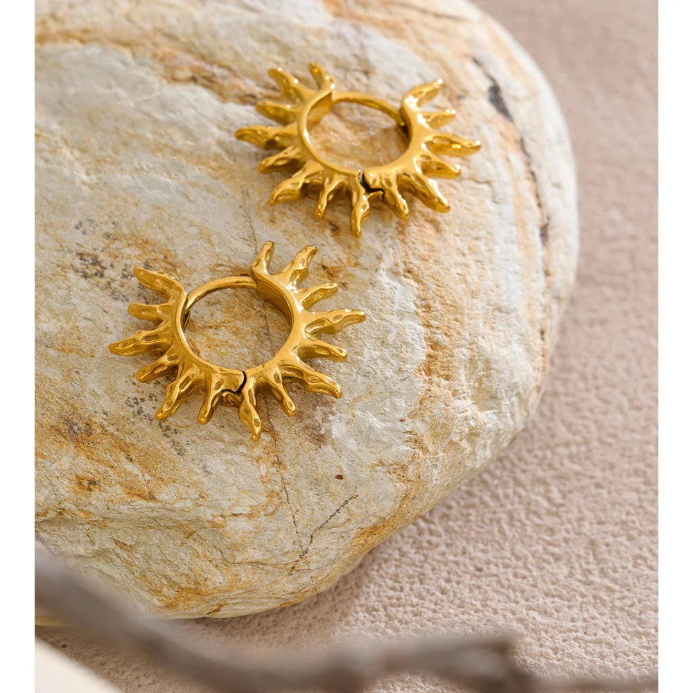 Star sun hammered earrings in gold-plated stainless steel.