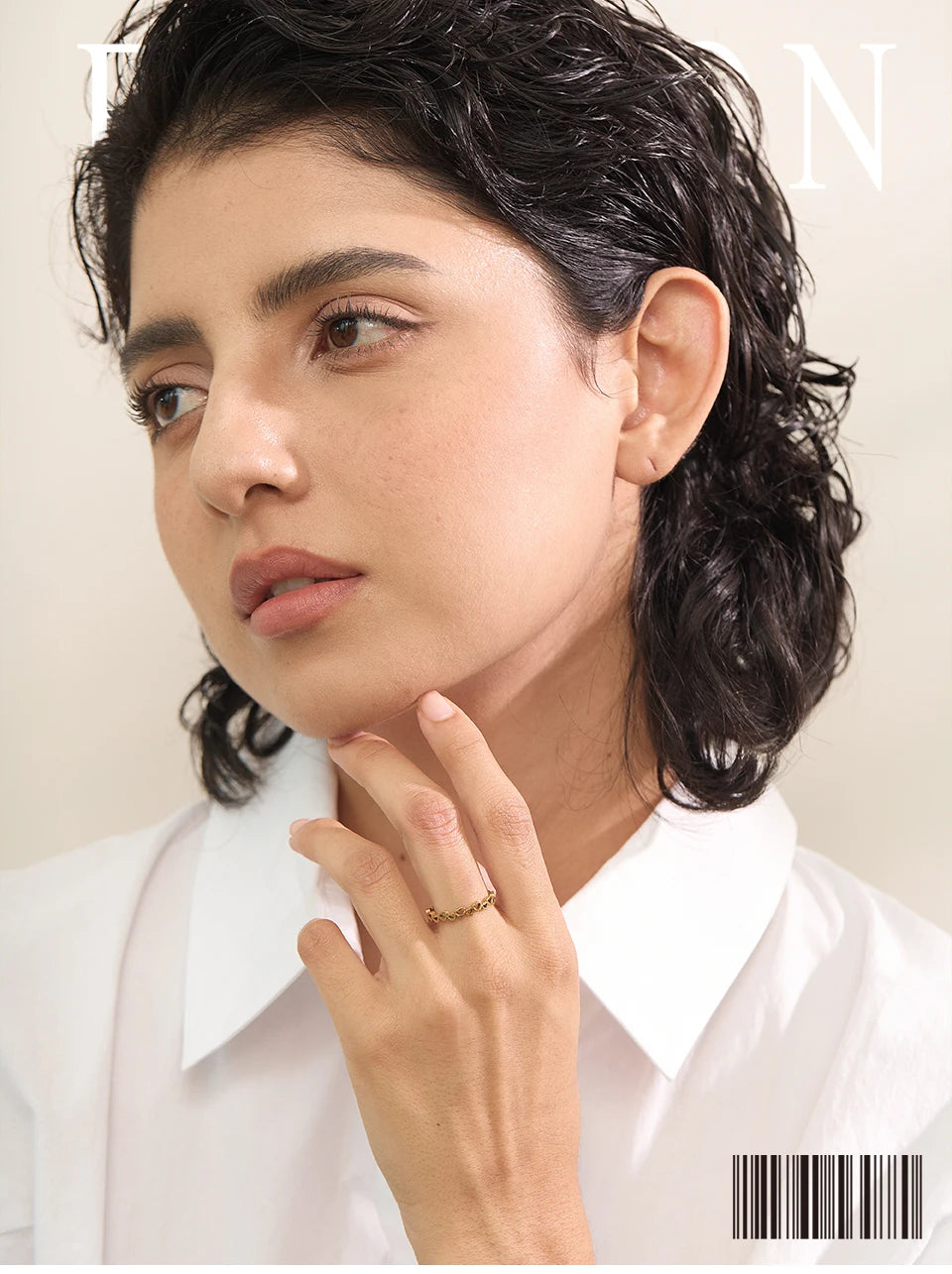Heart minimalist ring in 18K gold-plated stainless steel.