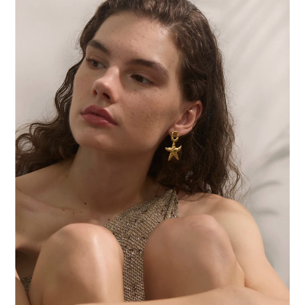 Star earrings in gold-plated stainless steel.