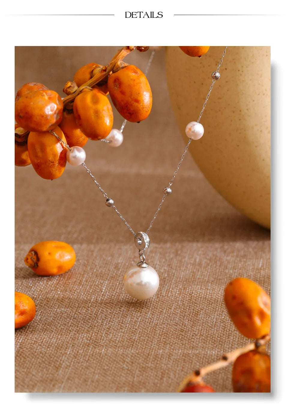 Pearl geometric chain necklace in gold-plated stainless steel with pearl.