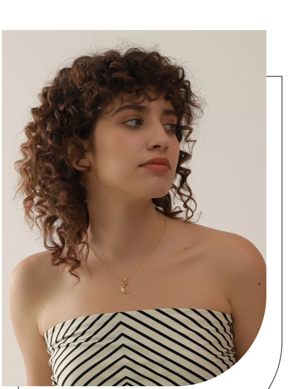Cubic zirconia moon necklace in gold-plated stainless steel with cubic zirconia.