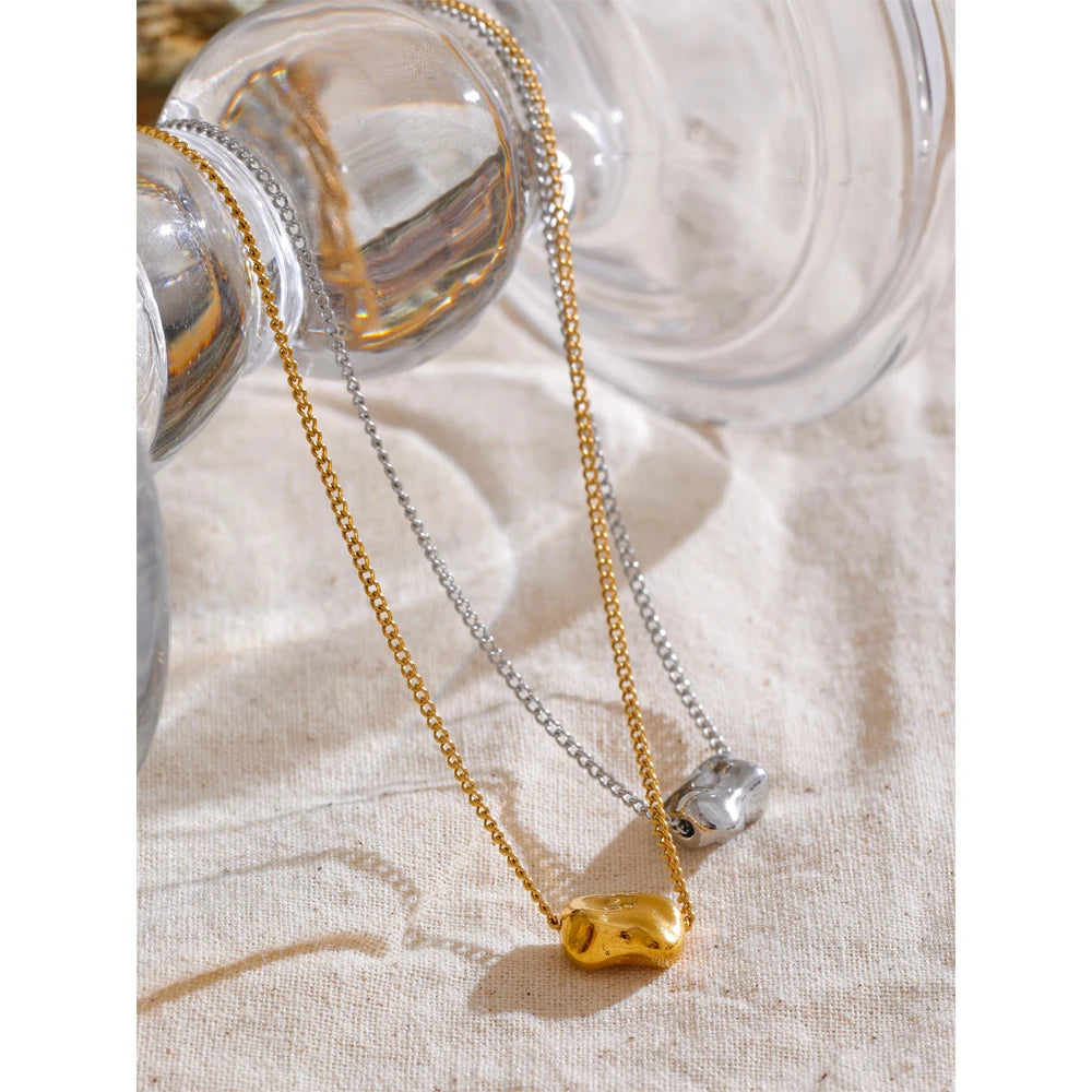 Hammered geometric necklace in gold-plated stainless steel.